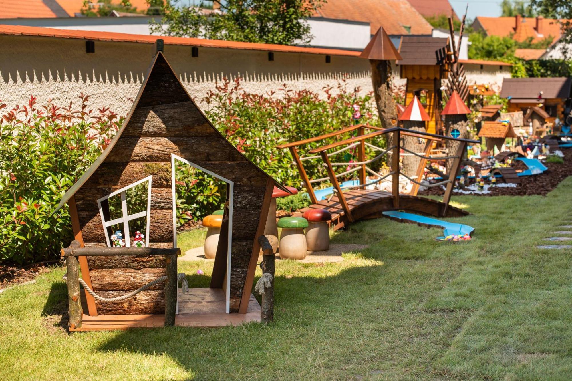 Holdvirag Hotel Sárvár Extérieur photo